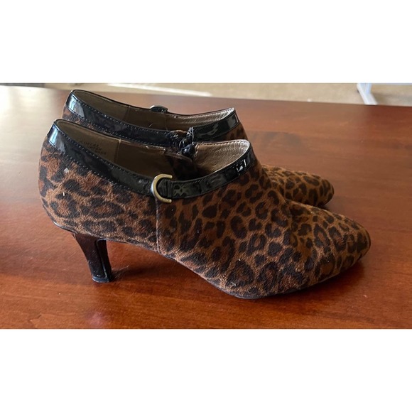 Circa Joan And David Luxe - 7.5M Leopard Booties - Picture 2 of 7
